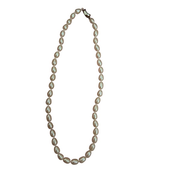 Pearl necklace with sterling silver clasp - Picture 1 of 7